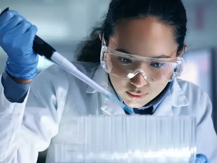 A female health science student in the laboratory 