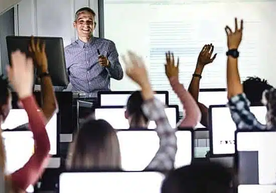 Teachers-And-Social-Media-The-Online-Pros-And-Cons Teachers-And-Social-Media-The-Online-Pros-And-Cons