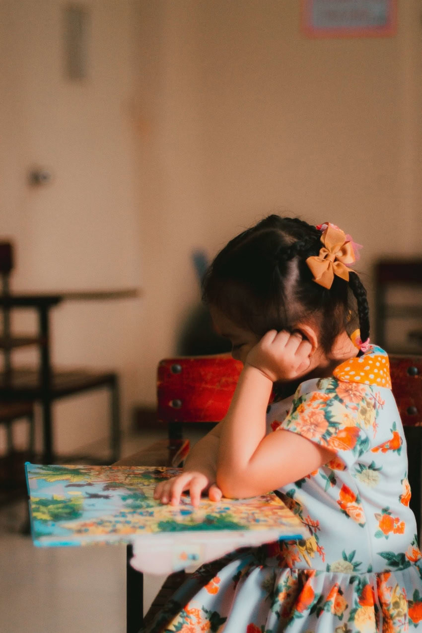 This Chinese girl immigrated to Canada and is excelling at school.