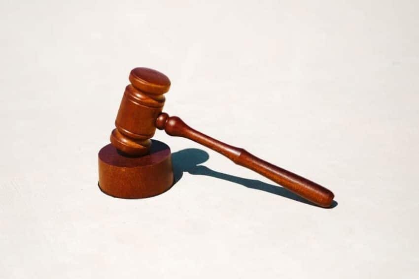 The minimum age criteria for becoming the online judge of
