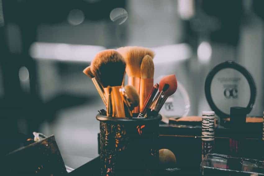 Theater makeup artist is a great career for creative people