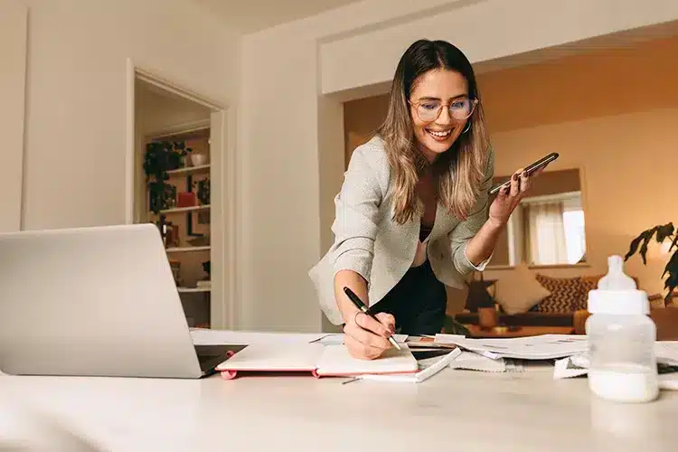 a female student earning her MBA online