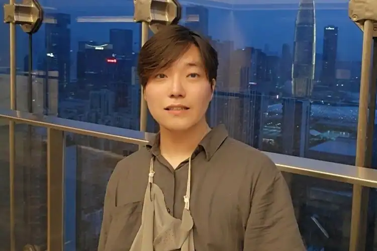 male South Korean MBA graduate of UoPeople