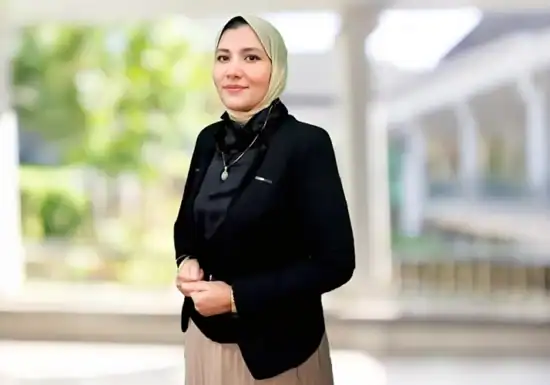 An Egyptian female M.Ed. student of University of the People