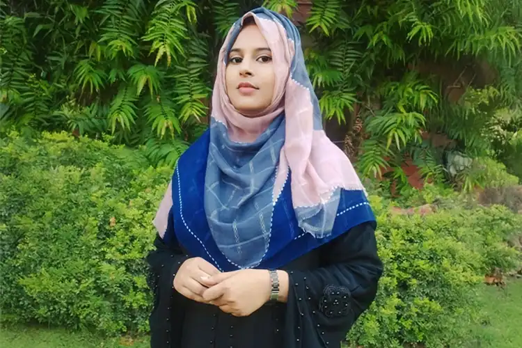 a female computer science student at UoPeople