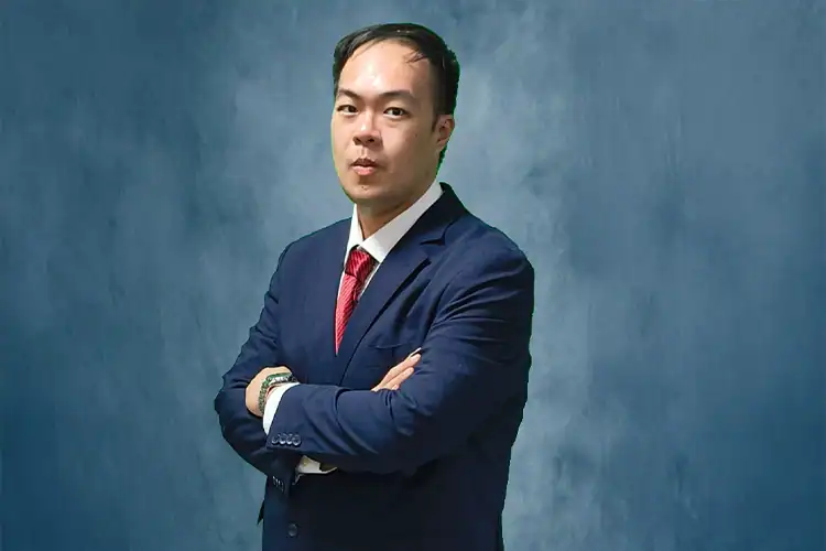 a Singapore-based male MSIT student at UoPeople