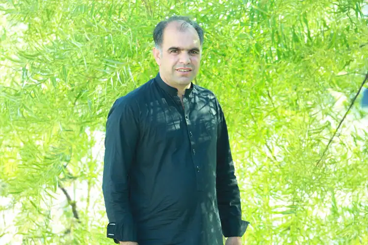 a Afghan male MBA graduate of UoPeople