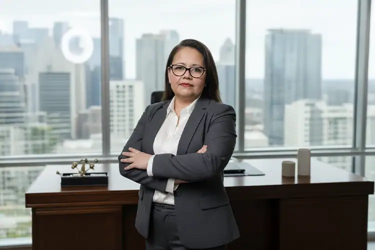 a US-based woman MBA graduate of UoPeople