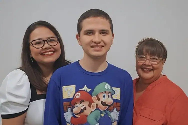 a US-based woman MBA graduate of UoPeople