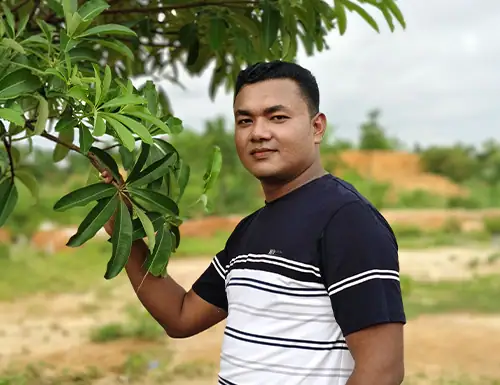 a refugee male business administration student of UoPeople