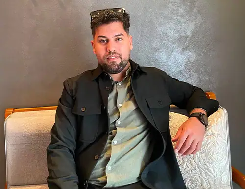 a Greece-based refugee male Computer Science graduate of UoPeople